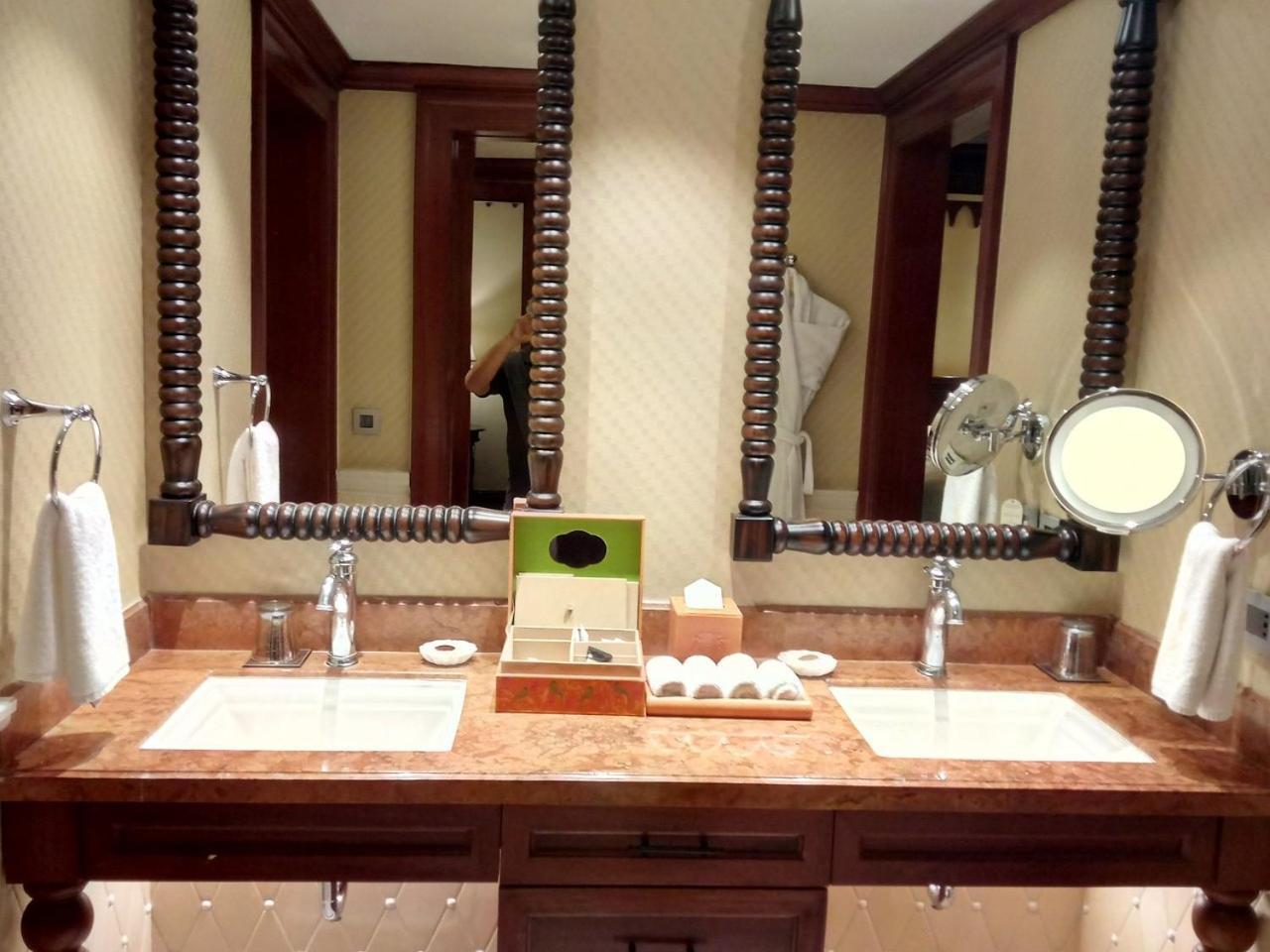 Готель Itc Grand Bharat, A Luxury Collection Retreat, Gurgaon, New Delhi Capital Region Екстер'єр фото